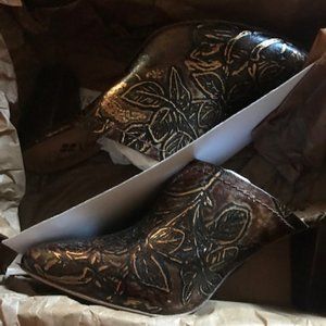 Patricia Nash Ruffina Size 9 Chocolate Gold